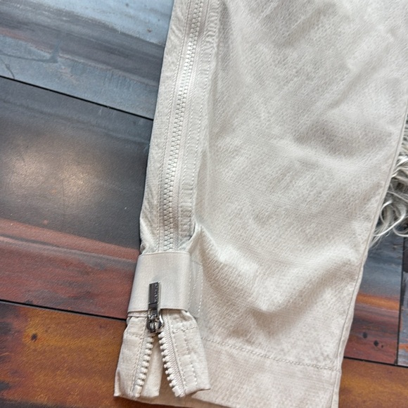 Athleta Trekkie Belted Khaki Utility Hiking Pants, 10 - Picture 5 of 12